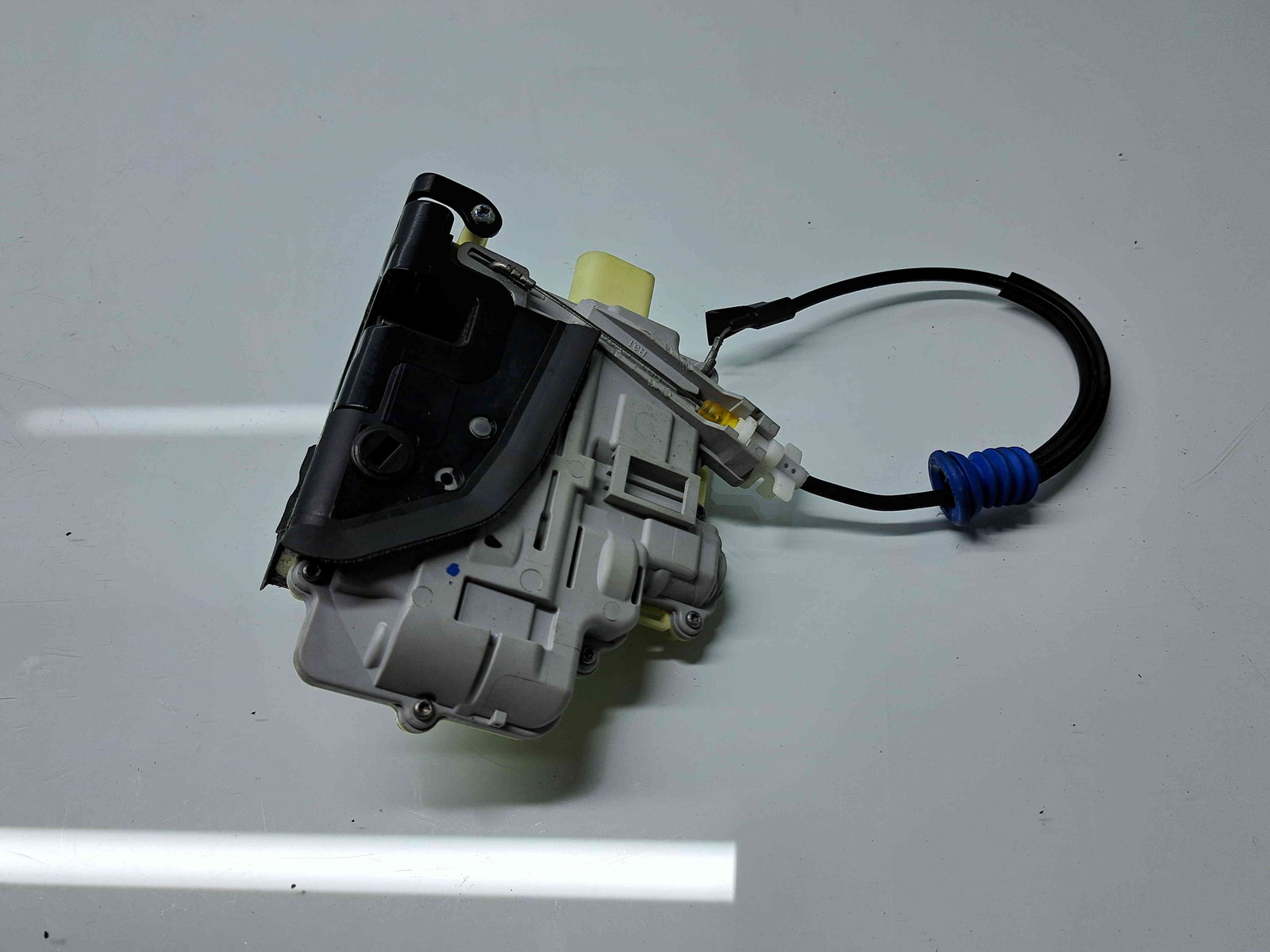 Broasca usa dreapta spate Volkswagen Tiguan (5N) [Fabr 2007-2016] 3C4839016A - imagine 4