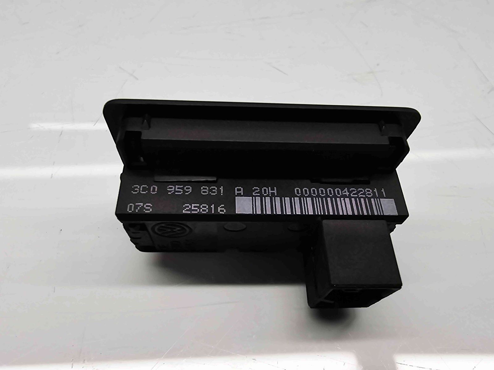 Buton deschidere portbagaj Skoda Superb III Combi (3V5) [Fabr 2015-2024] 3C0959831A - imagine 3