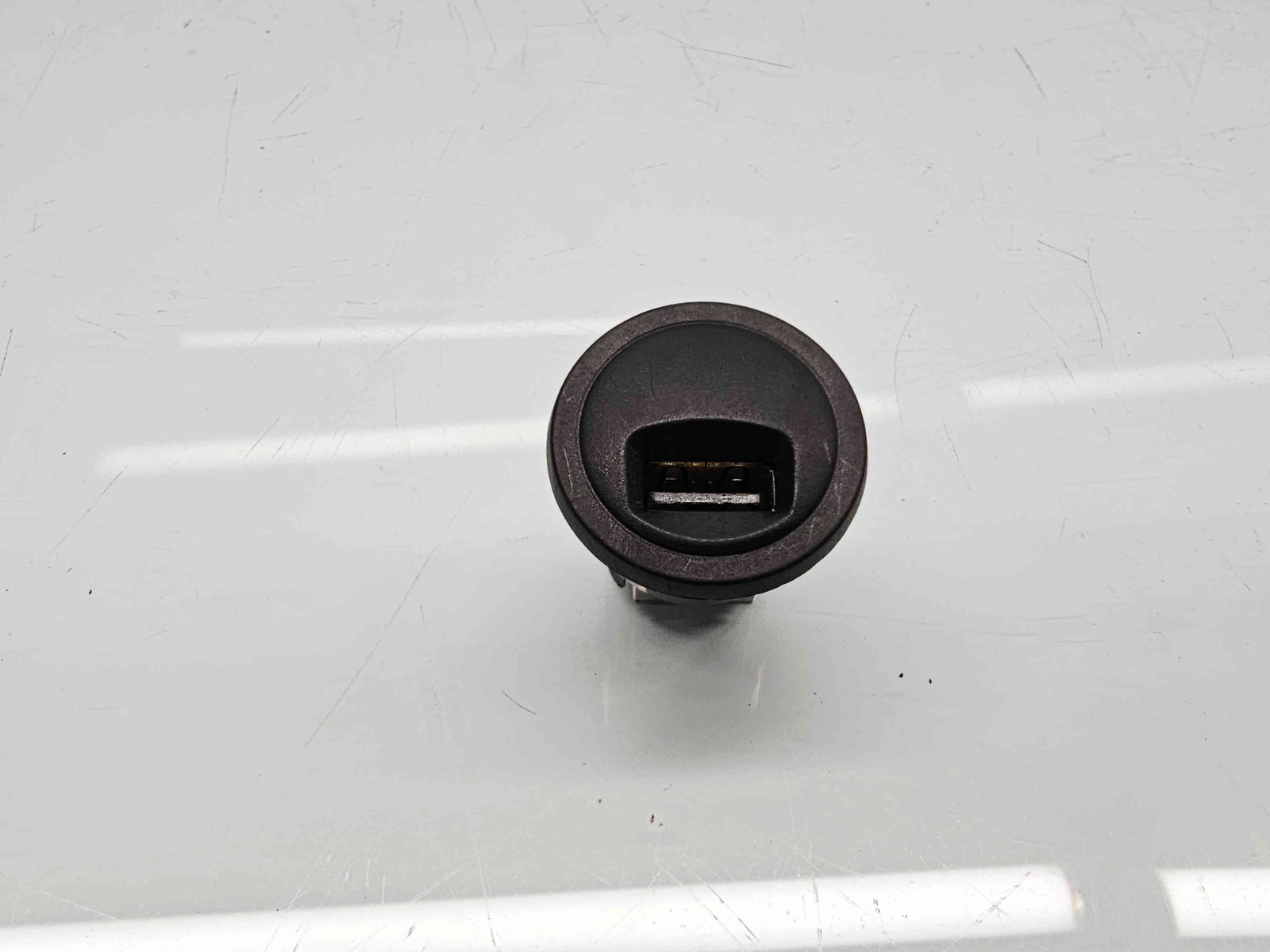 Conector auxiliar USB Peugeot Partner (II) [Fabr 2008-2018] 9800741777