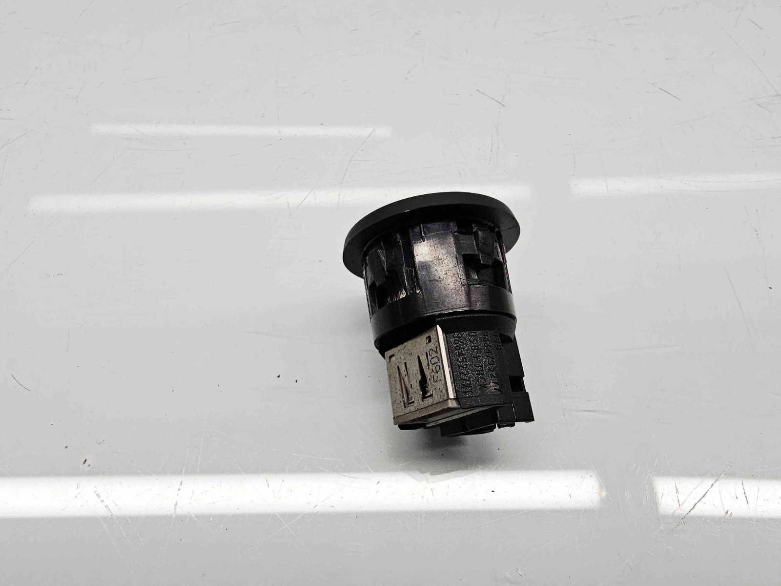 Conector auxiliar USB Peugeot Partner (II) [Fabr 2008-2018] 9800741777 - imagine 2