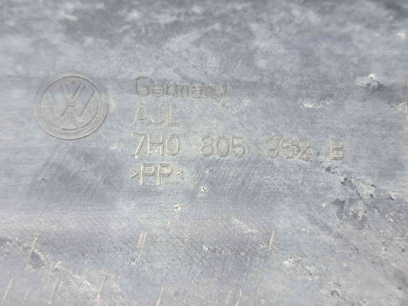 Deflector aer Volkswagen Transporter 5 (7HB, 7HJ) [Fabr 2004-2013] 7H0805962B - imagine 2