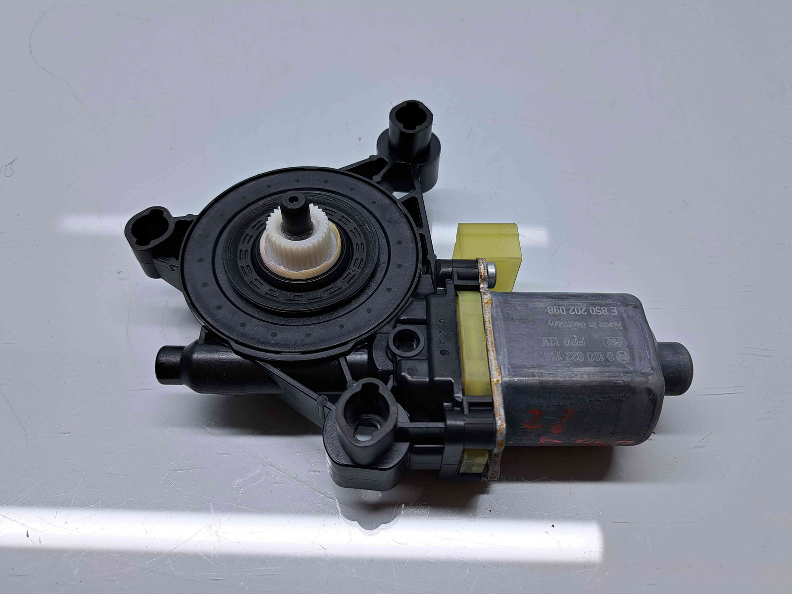 Motoras geam dreapta spate Skoda Superb III Combi (3V5) [Fabr 2015-2024] 5Q0959802A - imagine 1