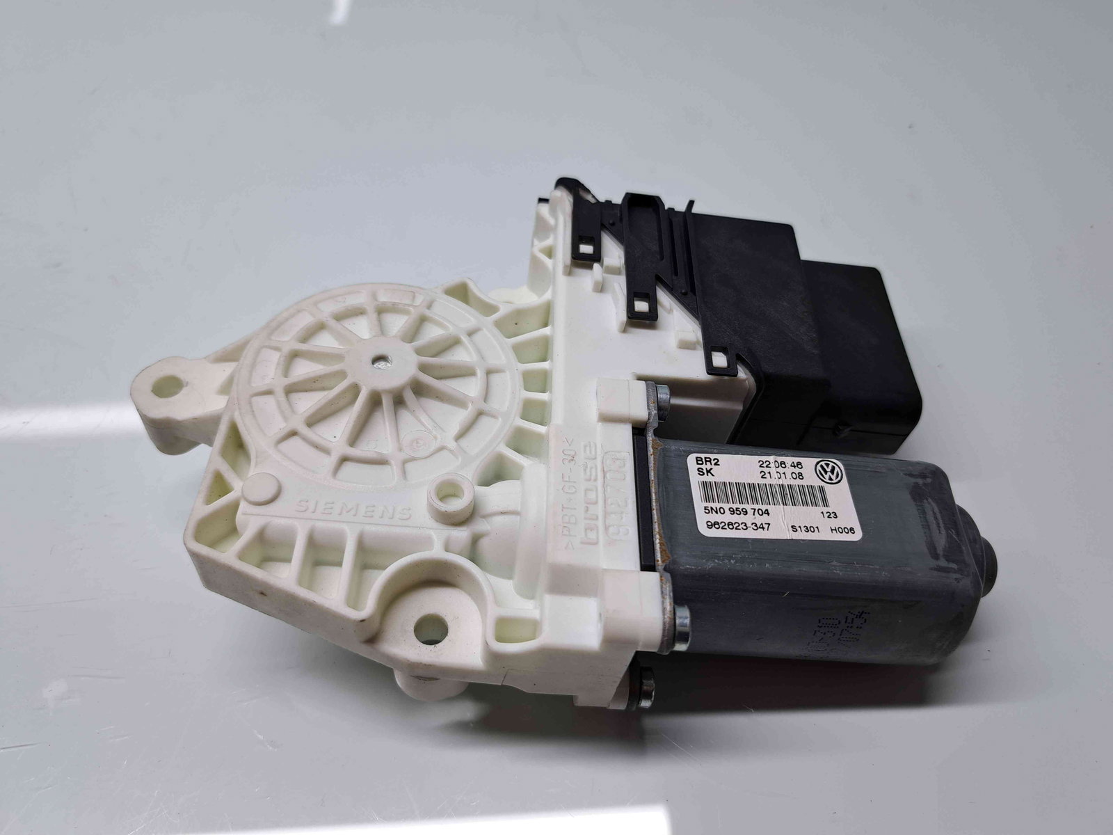 Motoras geam dreapta spate Volkswagen Tiguan (5N) [Fabr 2007-2016] 5N0959704 / 1K0959795E - imagine 1