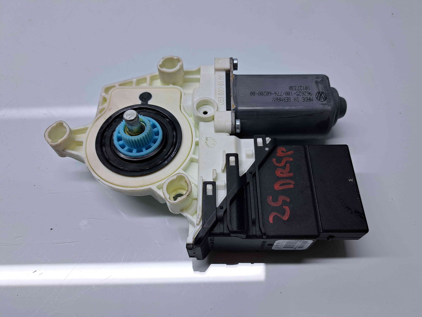 Motoras geam dreapta spate Volkswagen Tiguan (5N) [Fabr 2007-2016] 5N0959704 / 1K0959795E - imagine 3