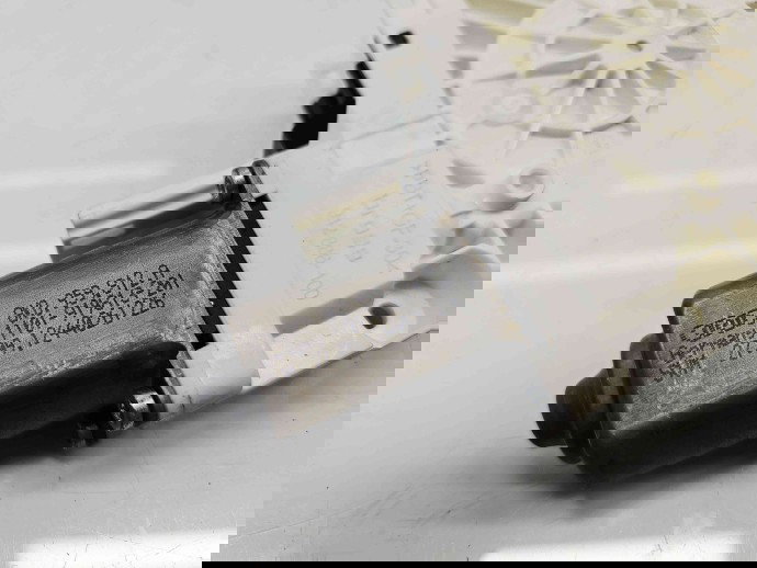 Motoras geam dreapta spate Skoda Superb II Combi (3T5) [Fabr 2009-2015] 8K0959812A