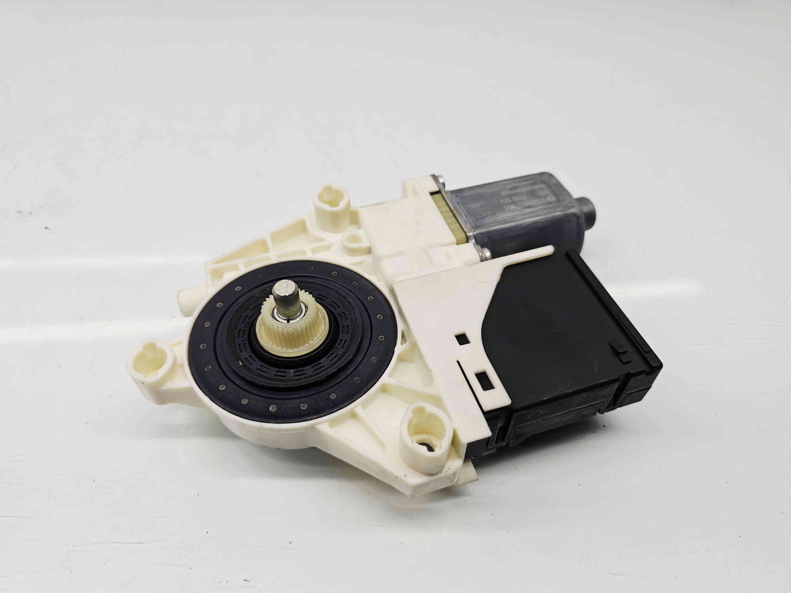 Motoras geam dreapta spate Renault Megane 3 [Fabr 2008-2015] Facelift 827306548R - imagine 1