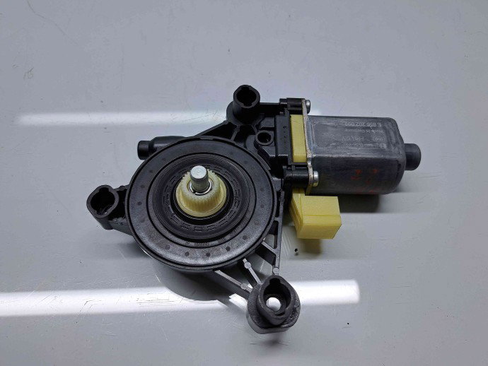 Motoras geam stanga fata Skoda Superb III Combi (3V5) [Fabr 2015-2024] 5Q0959801B