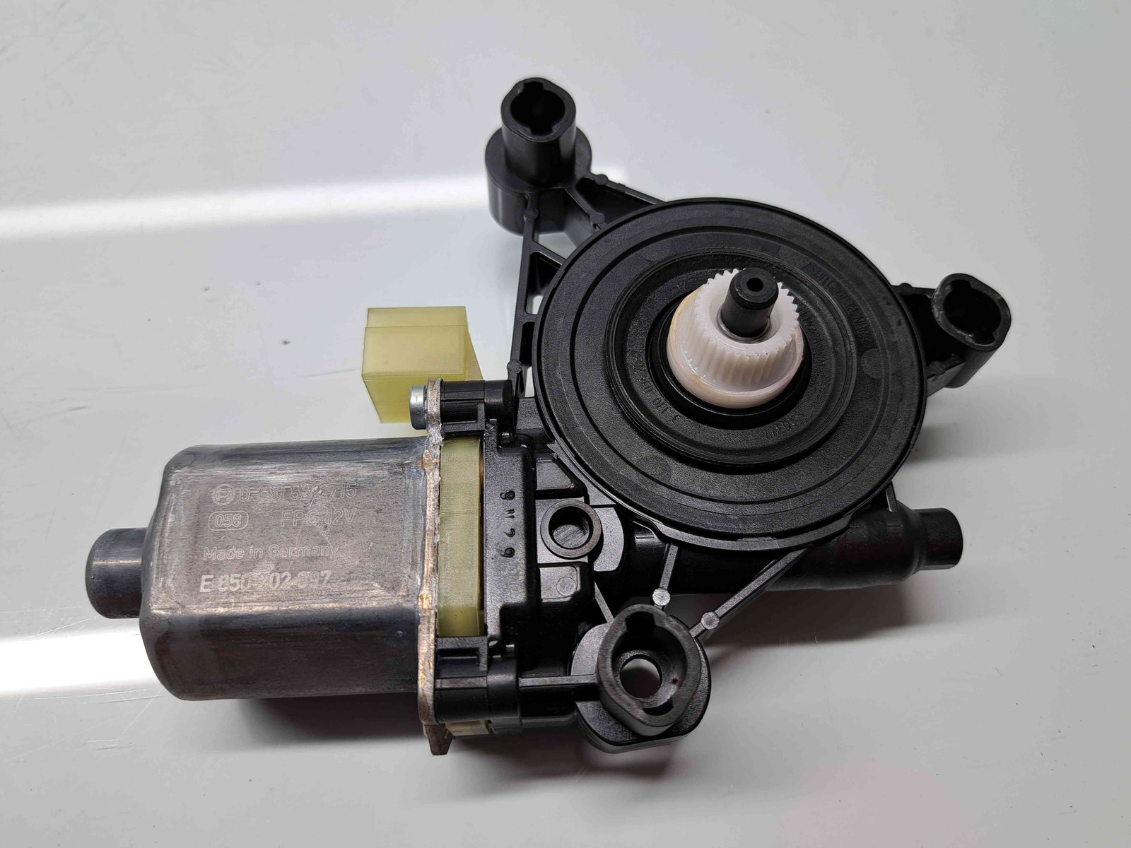 Motoras geam stanga spate Skoda Superb III Combi (3V5) [Fabr 2015-2024] 5Q0959801A - imagine 4