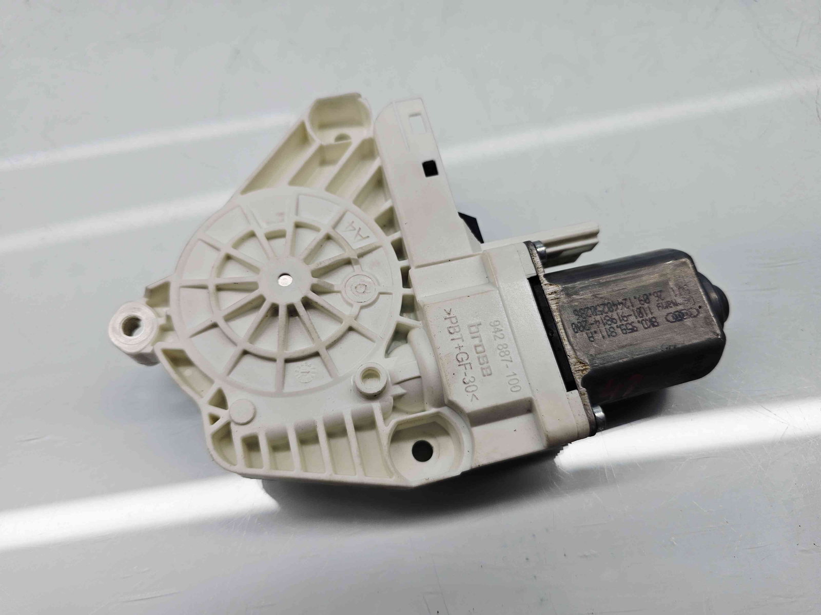 Motoras geam stanga spate Skoda Superb II Combi (3T5) [Fabr 2009-2015] 8K0959811A - imagine 4