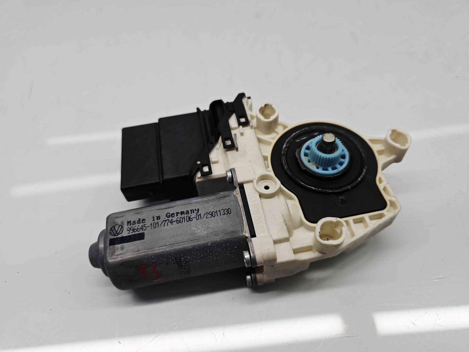 Motoras geam stanga spate Skoda Octavia 2 Combi (1Z5) [Fabr 2004-2013] Facelift 5K0959703A - imagine 1