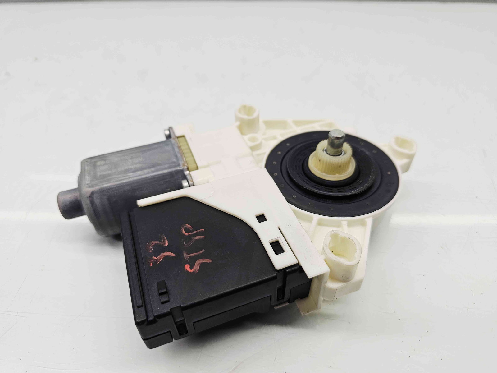 Motoras geam stanga spate Renault Megane 3 [Fabr 2008-2015] Facelift 827310185R - imagine 1