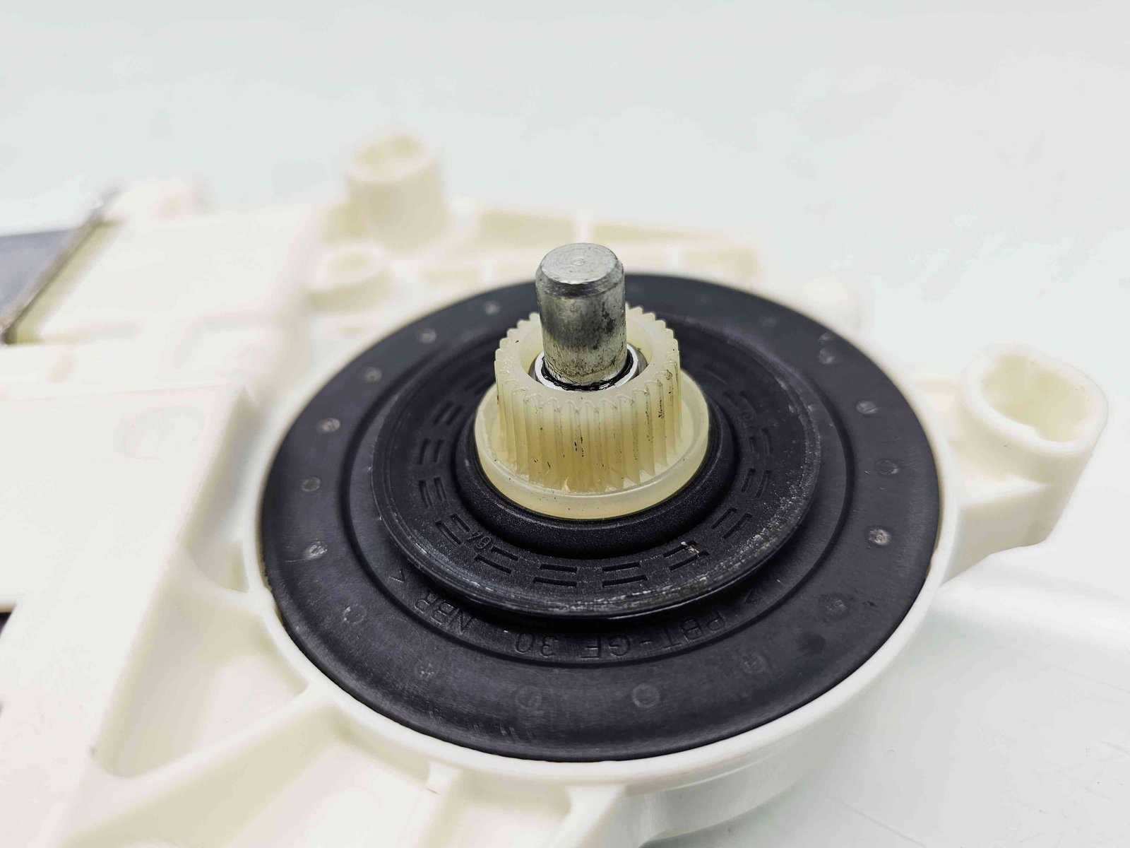 Motoras geam stanga spate Renault Megane 3 [Fabr 2008-2015] Facelift 827310185R - imagine 2