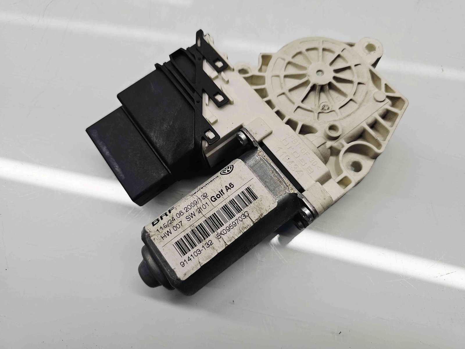 Motoras geam stanga spate Volkswagen Golf 6 (5K1) GTD [Fabr 2009-2013] 5K0959703C - imagine 4