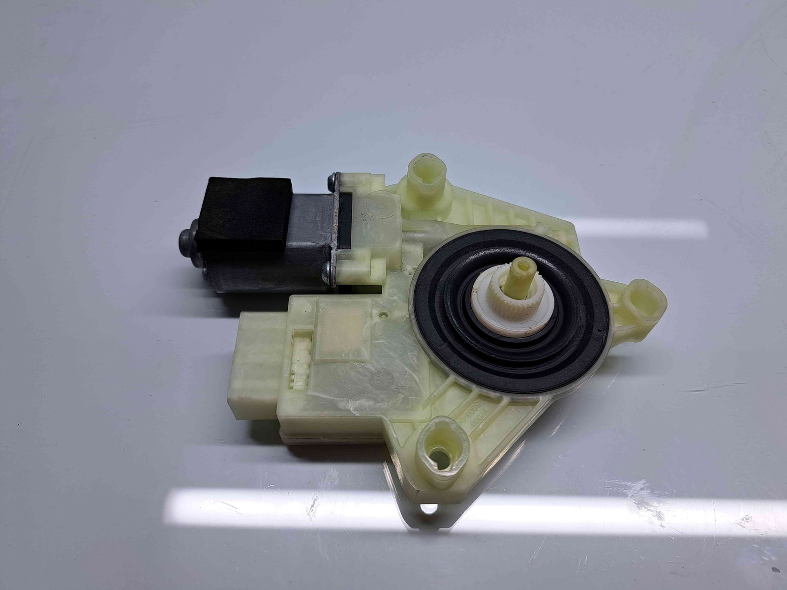 Motoras geam stanga spate Volkswagen Passat B8 Variant (3G5) [Fabr 2015-prezent] 5Q459812E - imagine 1