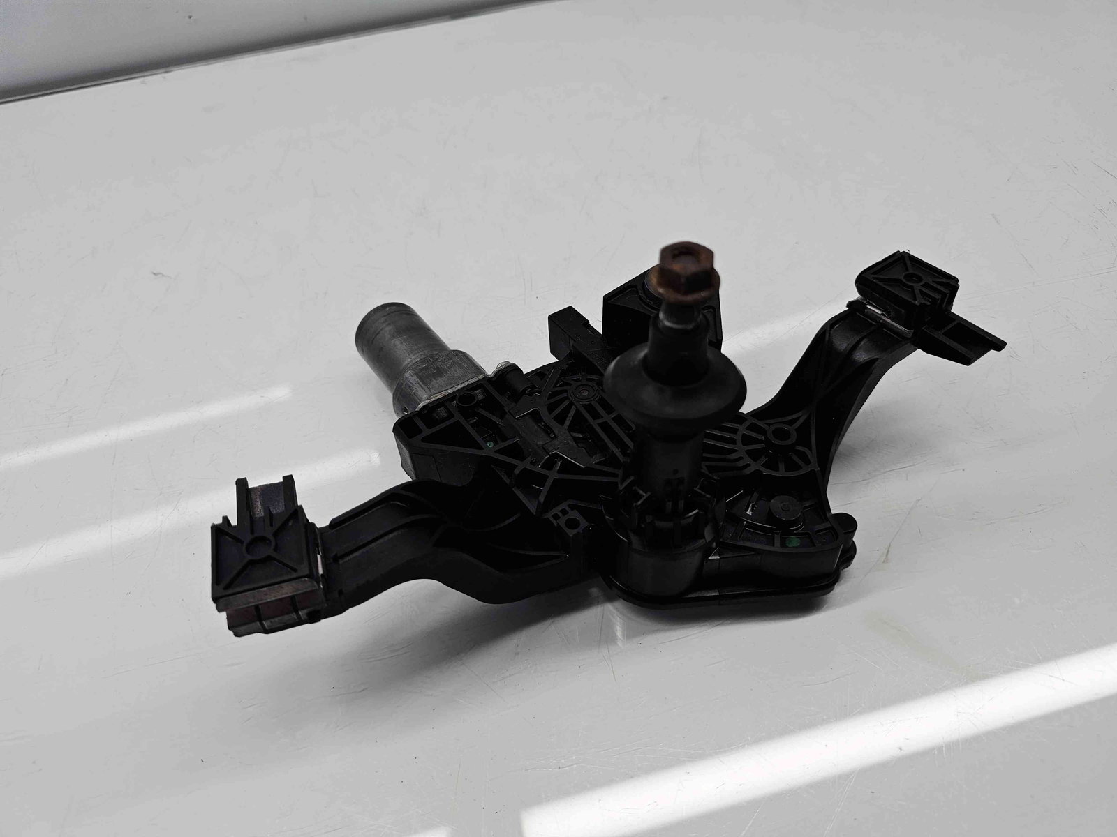 Motoras stergator haion Opel Corsa E [Fabr 2014-prezent] 13443959 - imagine 2