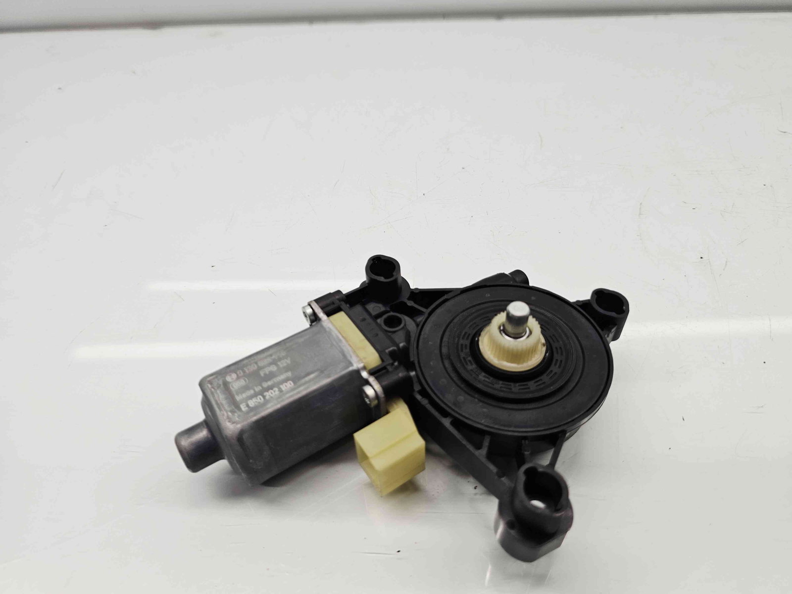 Motoras geam dreapta fata Skoda Superb III Combi (3V5) [Fabr 2015-2024] 5Q0959802B - imagine 1