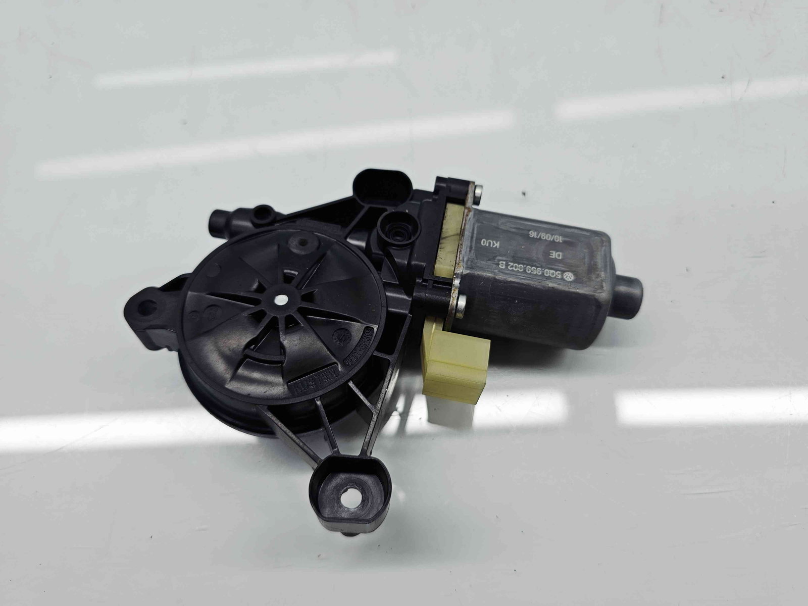 Motoras geam dreapta fata Skoda Superb III Combi (3V5) [Fabr 2015-2024] 5Q0959802B - imagine 3