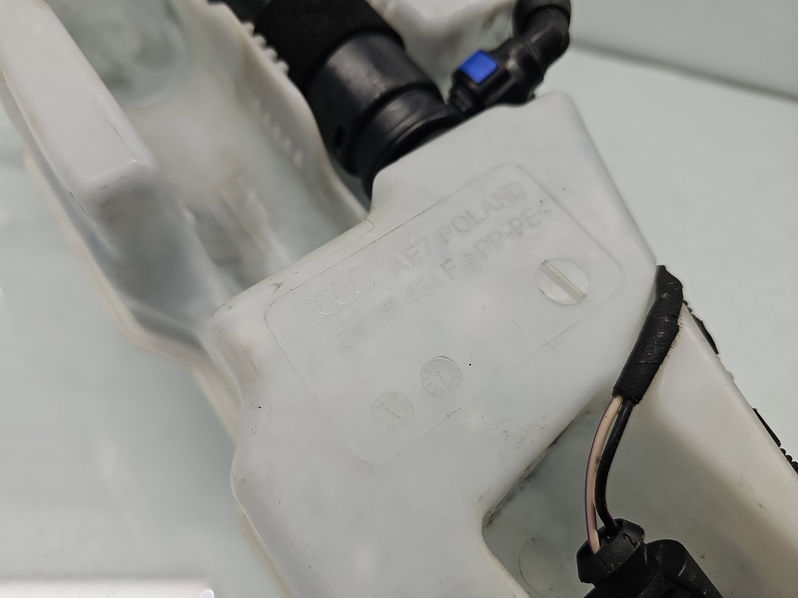 Vas lichid parbriz AUDI A6 (4A2, C8) S-line [Fabr 2018-2025] 4K0955451F - imagine 4