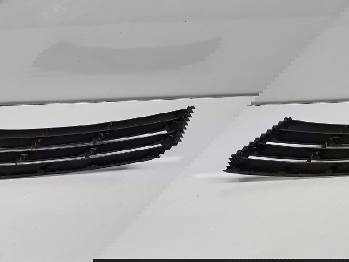 Grila bara fata Skoda Octavia 2 Combi (1Z5) [Fabr 2004-2013] Facelift 1Z0853677C