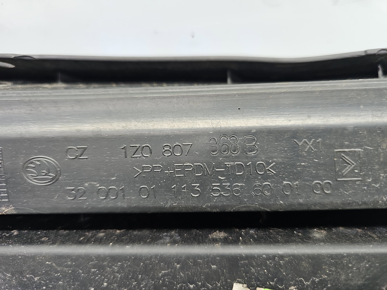 Grila proiector dreapta Skoda Octavia 2 Combi (1Z5) [Fabr 2004-2013] Facelift 1Z0807368B - imagine 4