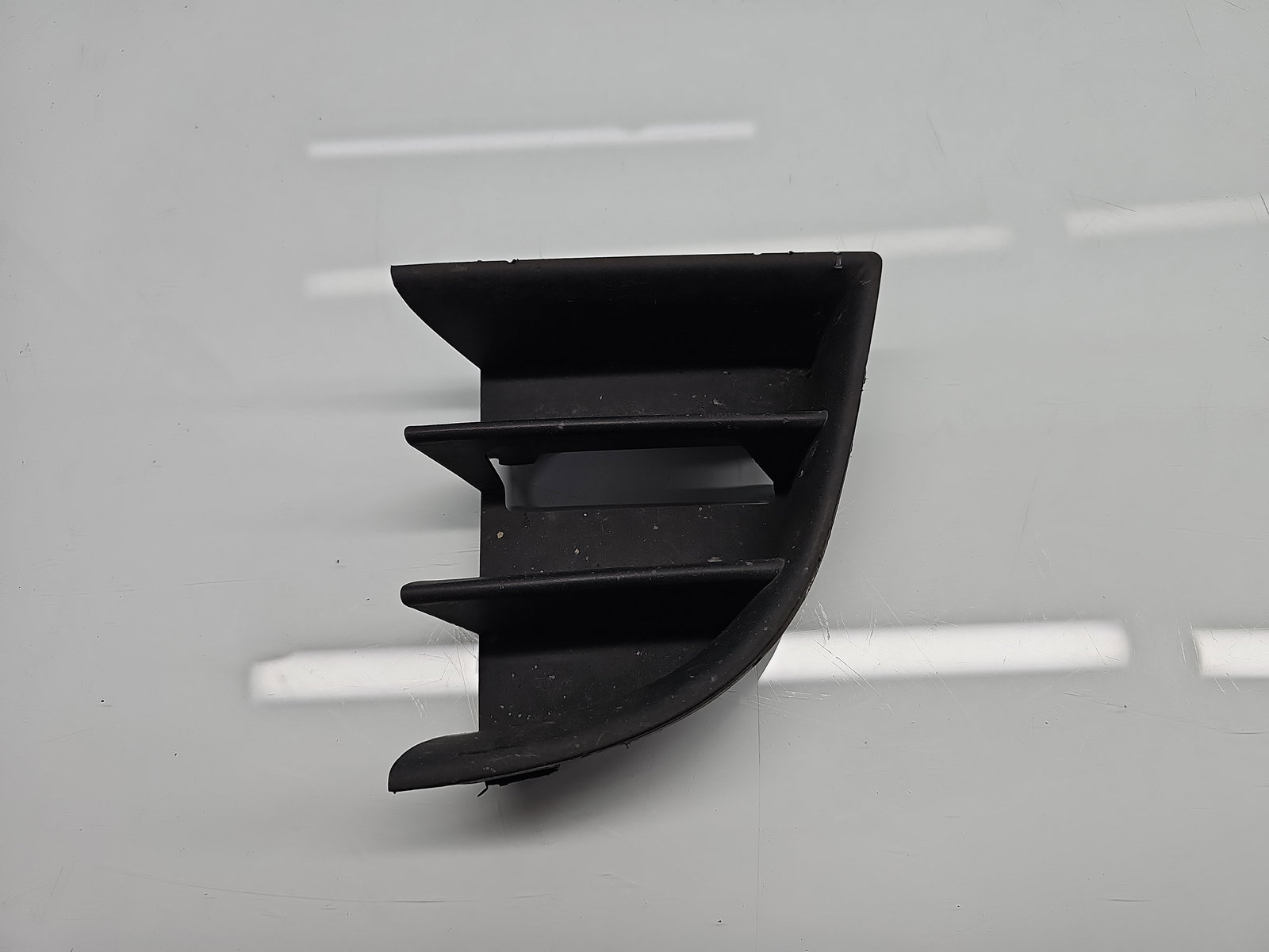 Grila bara fata Skoda Octavia 2 Combi (1Z5) [Fabr 2004-2013] Facelift 1Z0853665C - imagine 1