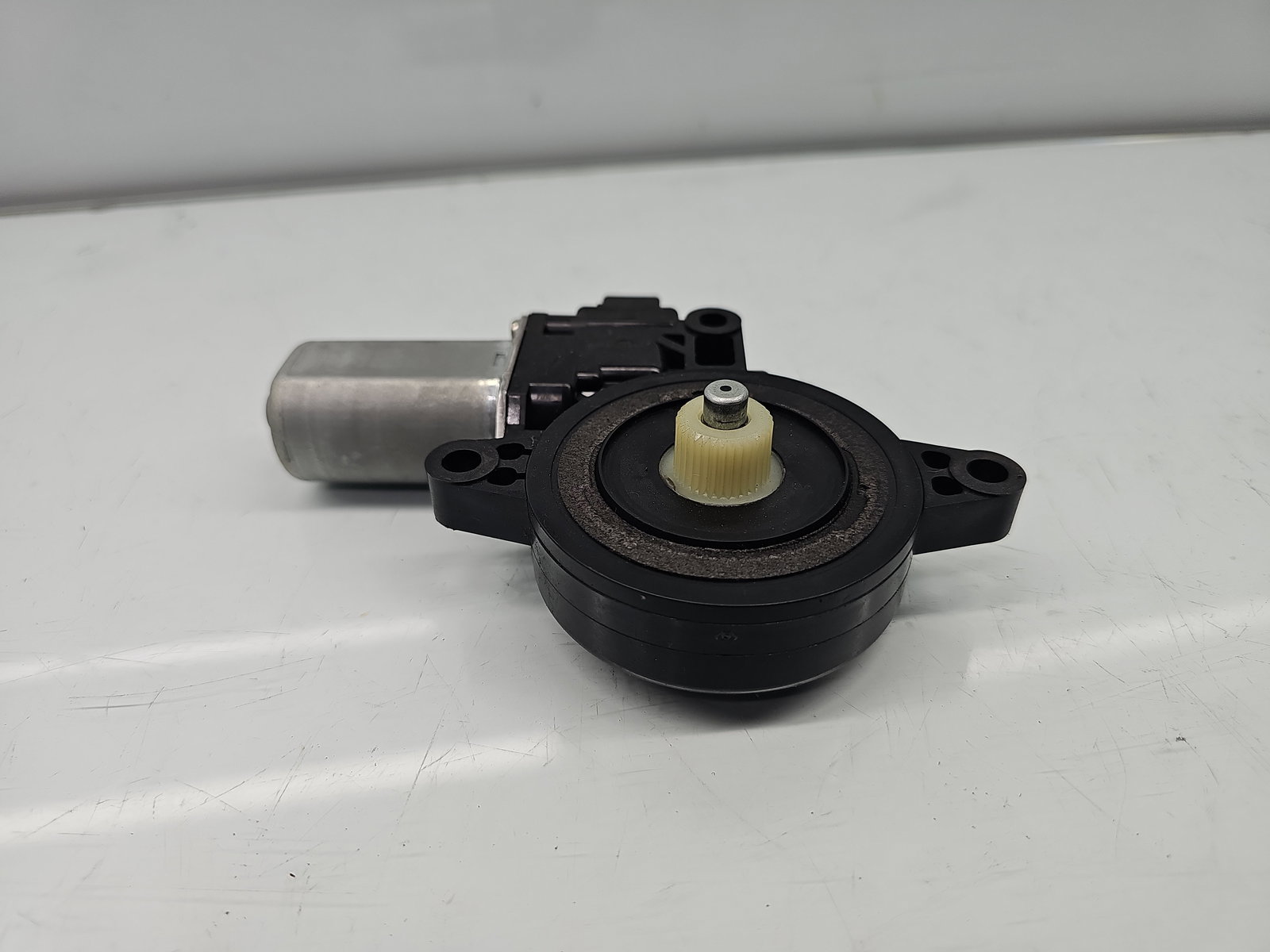 Motoras geam dreapta spate Mazda CX-5 (KE) [Fabr 2011-2016] D6515858X - imagine 1