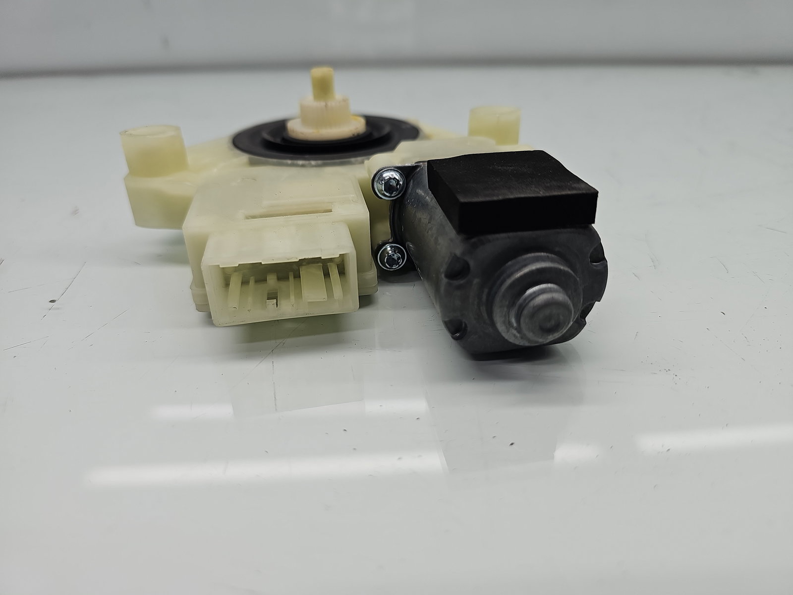 Motoras geam dreapta spate Volkswagen Passat B8 Variant (3G5) [Fabr 2015-prezent] 5Q4959811E - imagine 3