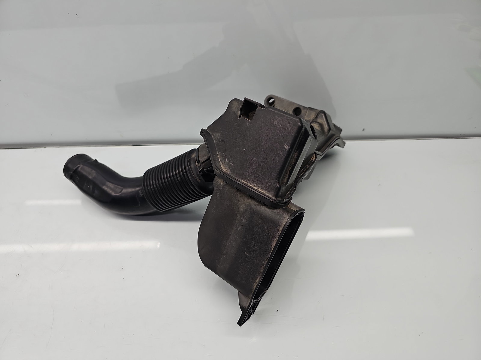 Rezonator aer PEUGEOT 308 II GT-Line [Fabr 2019-2021] 9810920880 1.5 HDi YHZ 96KW / 130CP - imagine 1