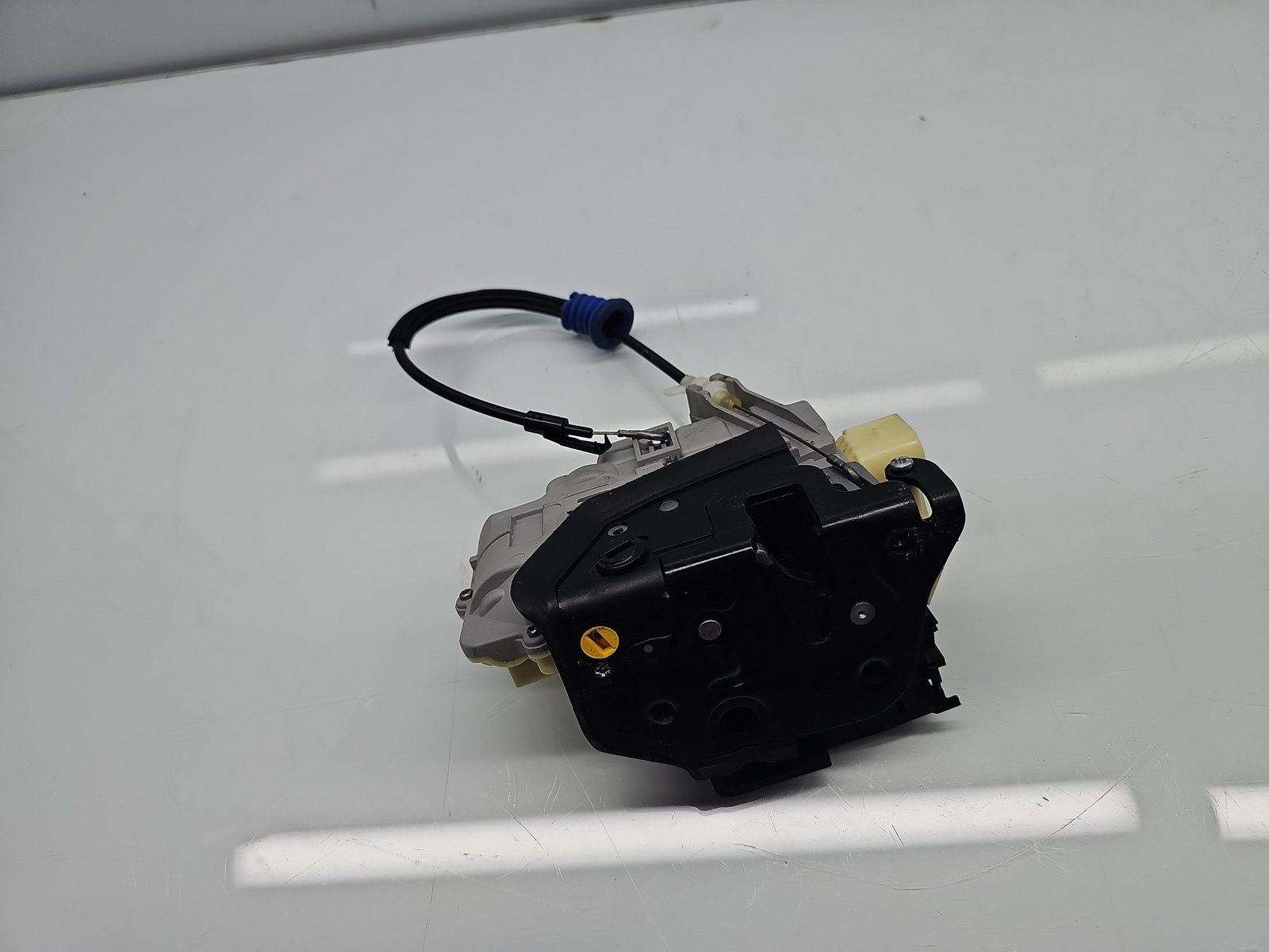 Broasca usa stanga spate Volkswagen Tiguan (5N) [Fabr 2007-2016] 3C4839015A - imagine 3