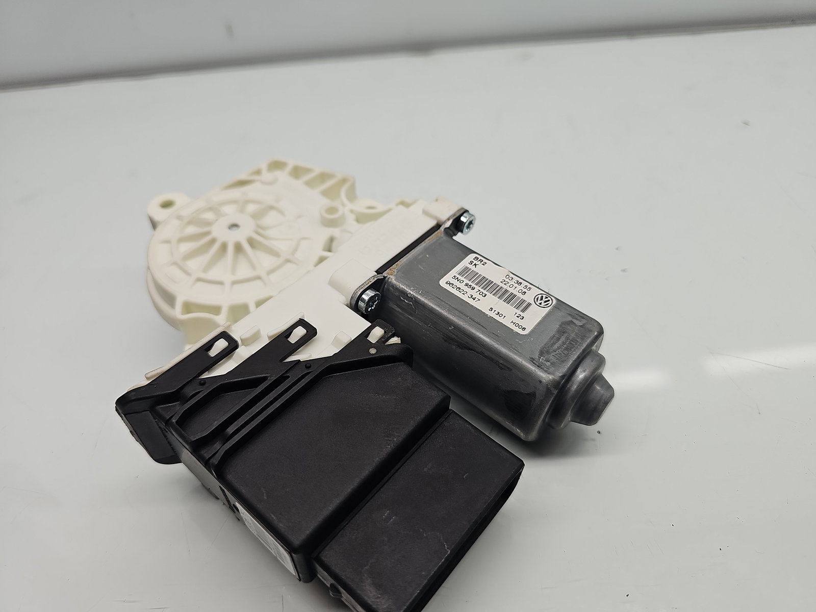 Motoras geam stanga spate Volkswagen Tiguan (5N) [Fabr 2007-2016] 5N0959703 - imagine 3