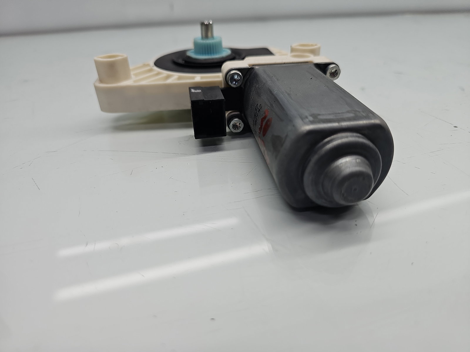 Motoras geam stanga fata Volkswagen Passat B8 Variant (3G5) [Fabr 2015-prezent] 5Q4959801B - imagine 3