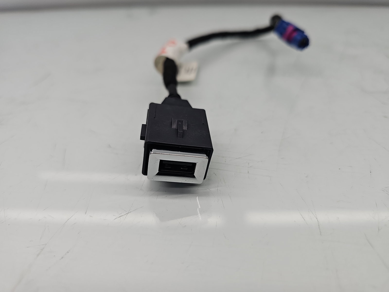 Conector auxiliar USB PEUGEOT 308 II GT-Line [Fabr 2019-2021] 9826717080 - imagine 2