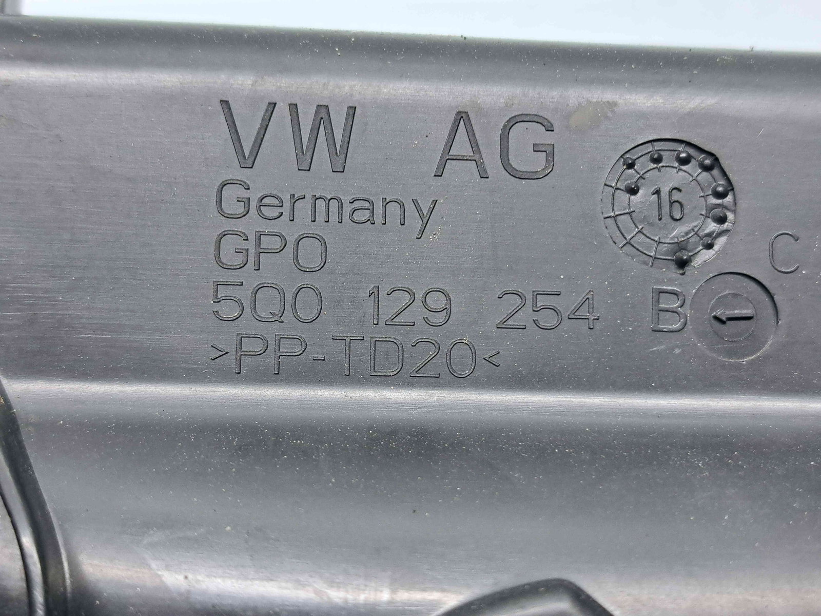 Deflector aer Volkswagen Passat B8 Variant (3G5) [Fabr 2015-prezent] 5Q0129254B - imagine 3