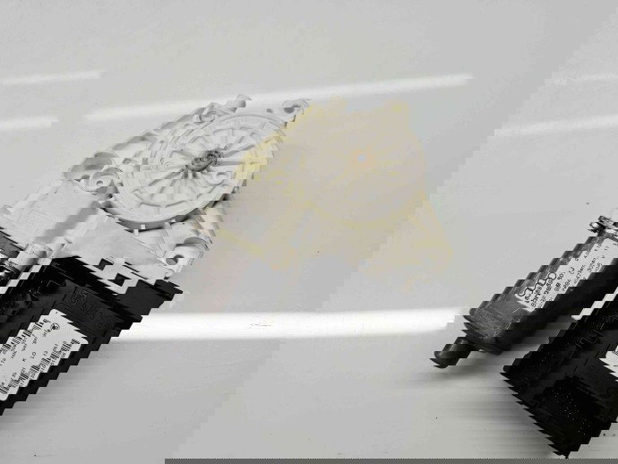 Motoras geam dreapta fata Audi TT (8J3) [Fabr 2006-2013] 8J8959801J