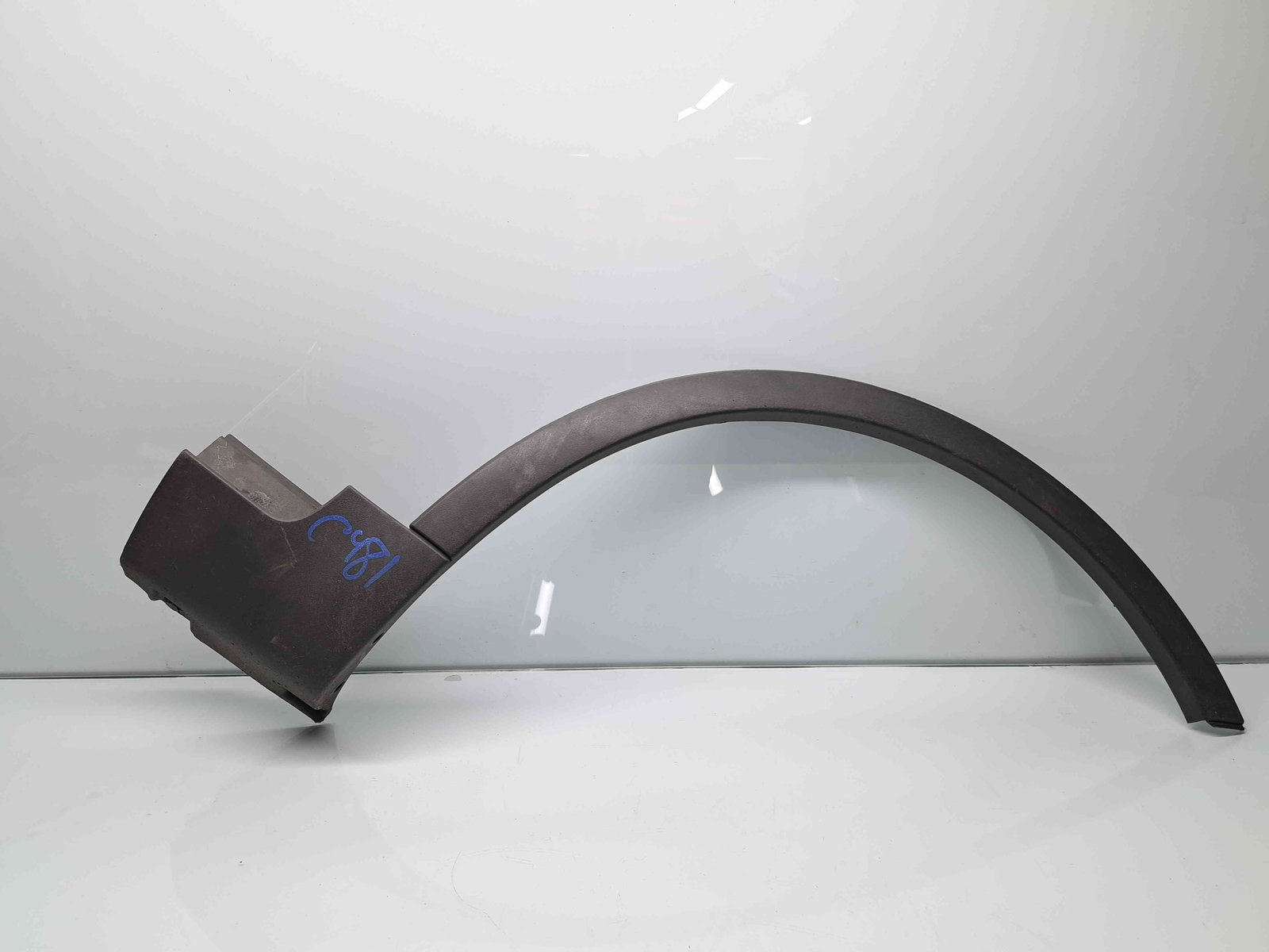 Ornament aripa dreapta fata Ford Kuga I [Fabr 2008-2012] 8V41-S16D238-A - imagine 1