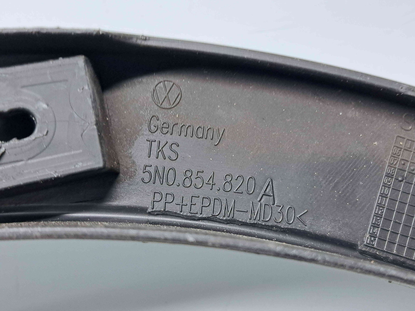 Ornament aripa dreapta spate Volkswagen Tiguan (5N) [Fabr 2007-2016] 5N0854820A - imagine 3