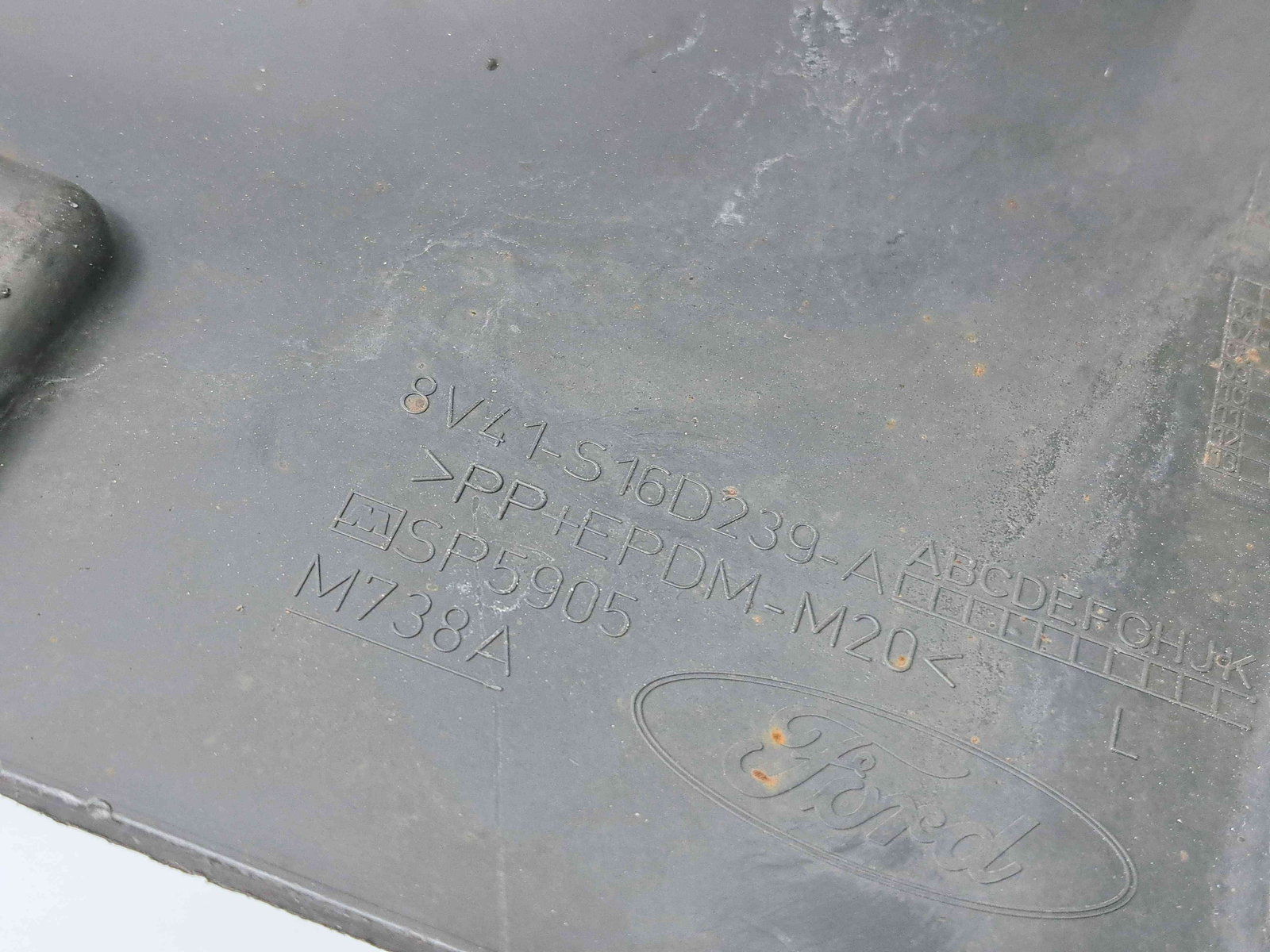 Ornament aripa stanga fata Ford Kuga I [Fabr 2008-2012] 8V41-S16D239-A - imagine 3