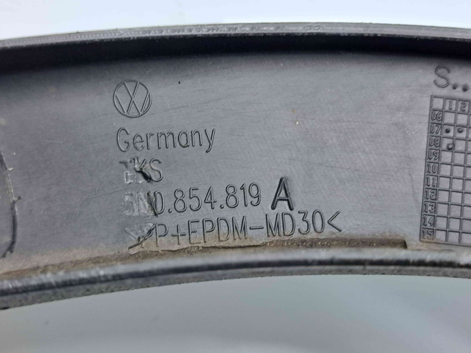 Ornament aripa stanga spate Volkswagen Tiguan (5N) [Fabr 2007-2016] 5N0854819A - imagine 3