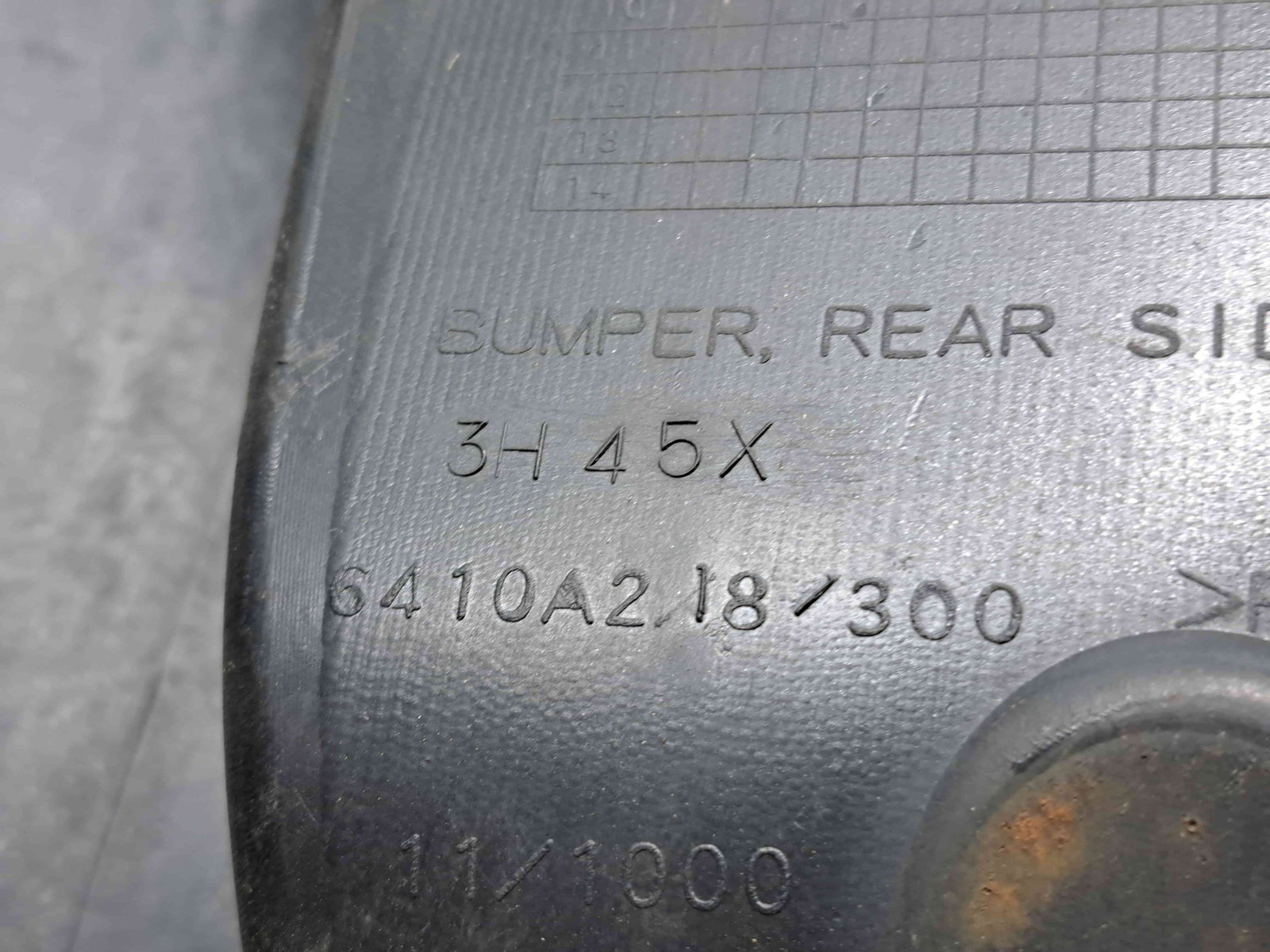 Ornament bara spate MITSUBISHI Outlander II [Fabr 2006-2015] 6410A218 - imagine 6