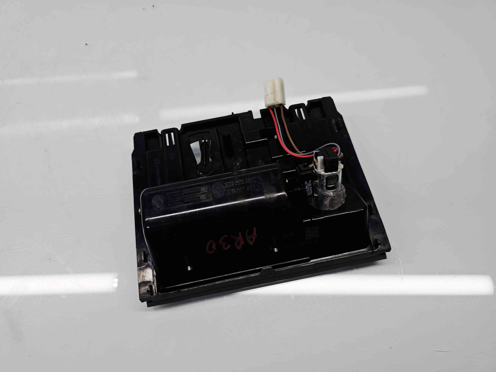 Scrumiera Volkswagen Passat B8 Variant (3G5) [Fabr 2015-prezent] 3G2863284 - imagine 4