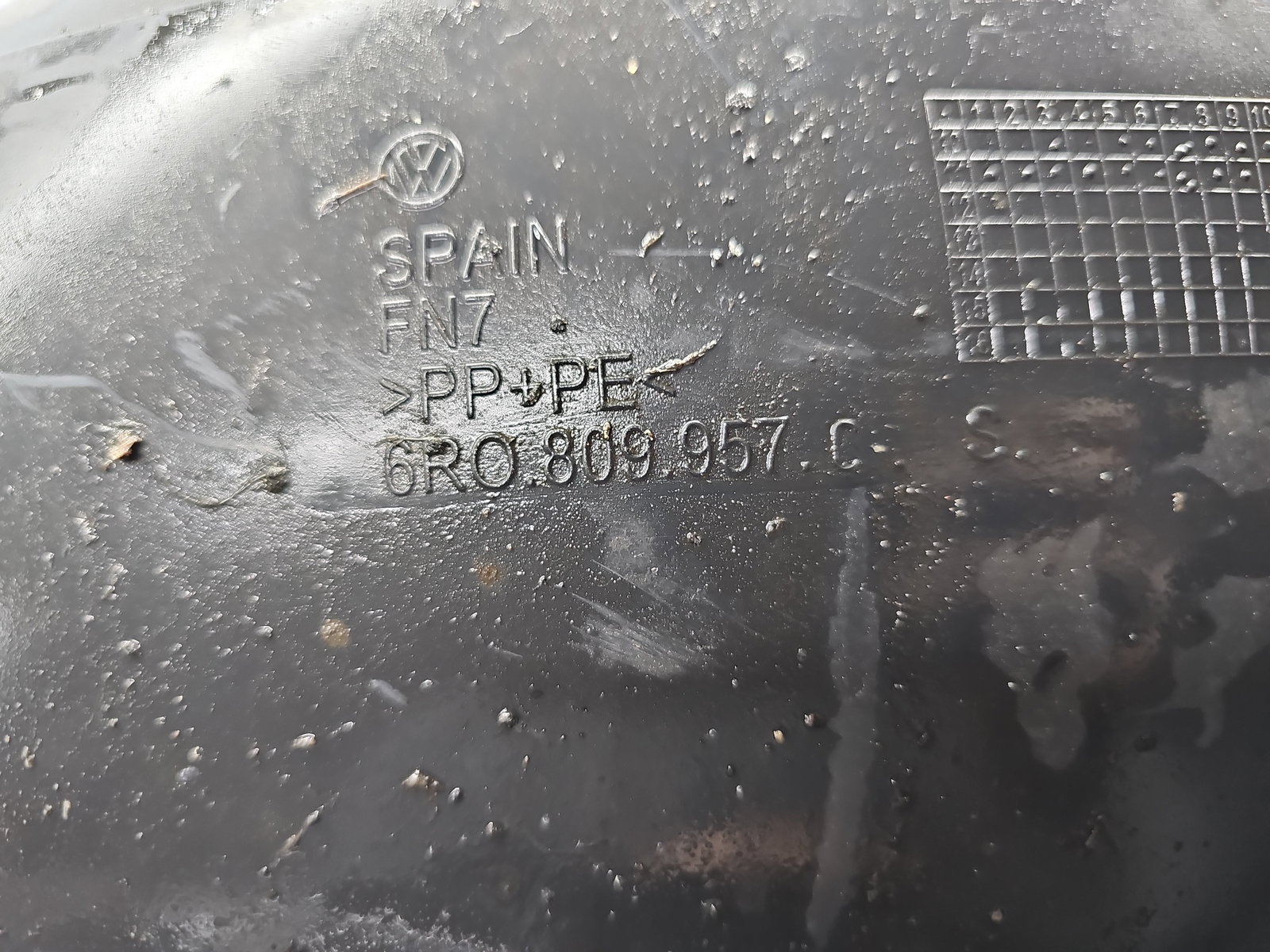 Carenaj roata dreapta fata Volkswagen Polo (6R) [Fabr 2009-2016] 6R0809957C - imagine 5