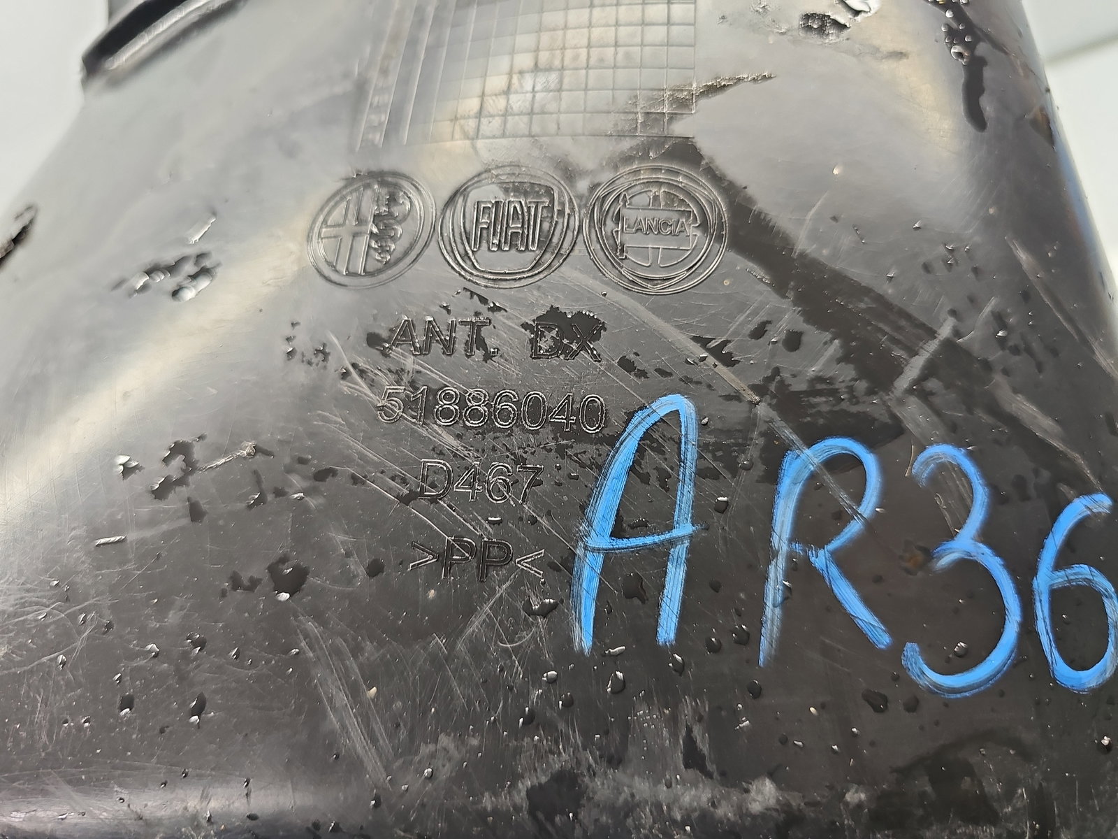 Carenaj roata dreapta fata Fiat 500L Trekking [Fabr 2012-prezent] 51886040 - imagine 4