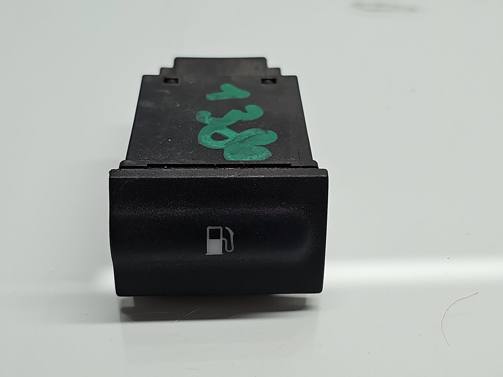 Buton capac combustibil Skoda Octavia 1 Combi (1U5) [Fabr 1998-2010] OEM - imagine 1