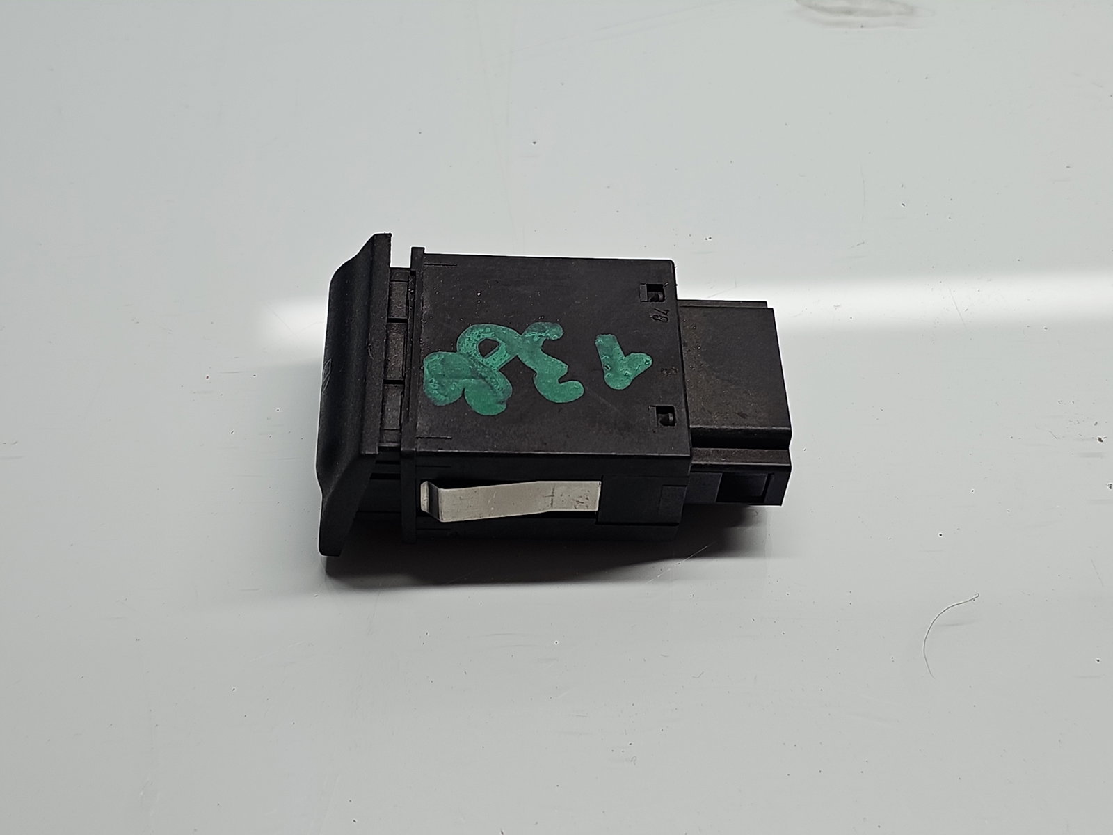 Buton capac combustibil Skoda Octavia 1 Combi (1U5) [Fabr 1998-2010] OEM - imagine 2