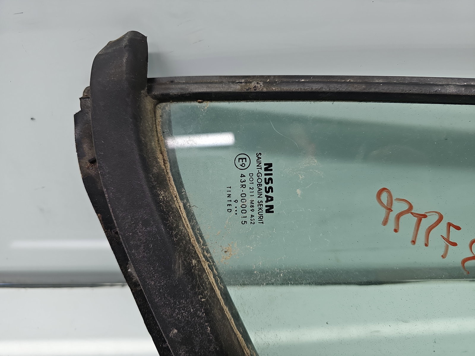 Geam fix usa stanga spate Nissan Navara (D40) [Fabr 2005-2014] OEM - imagine 2