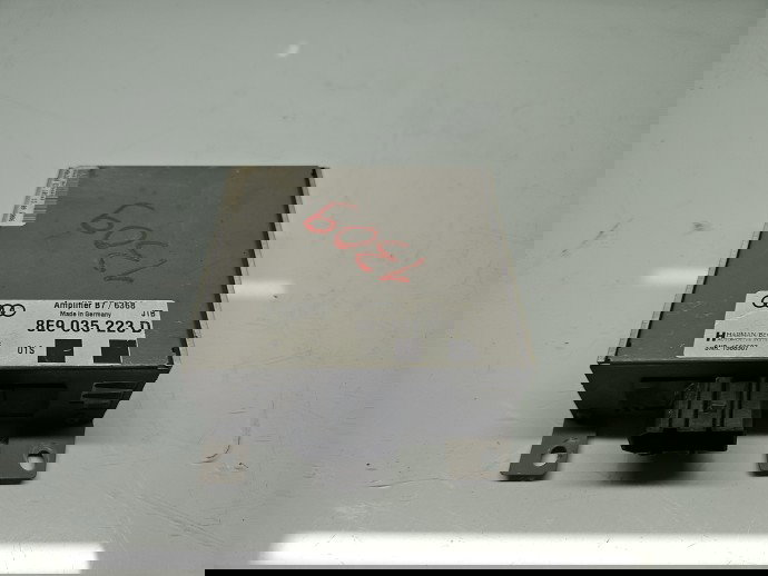  Amplificator antena AUDI A4 Avant (8ED, B7) [Fabr 2004-2008] 8E9035223D