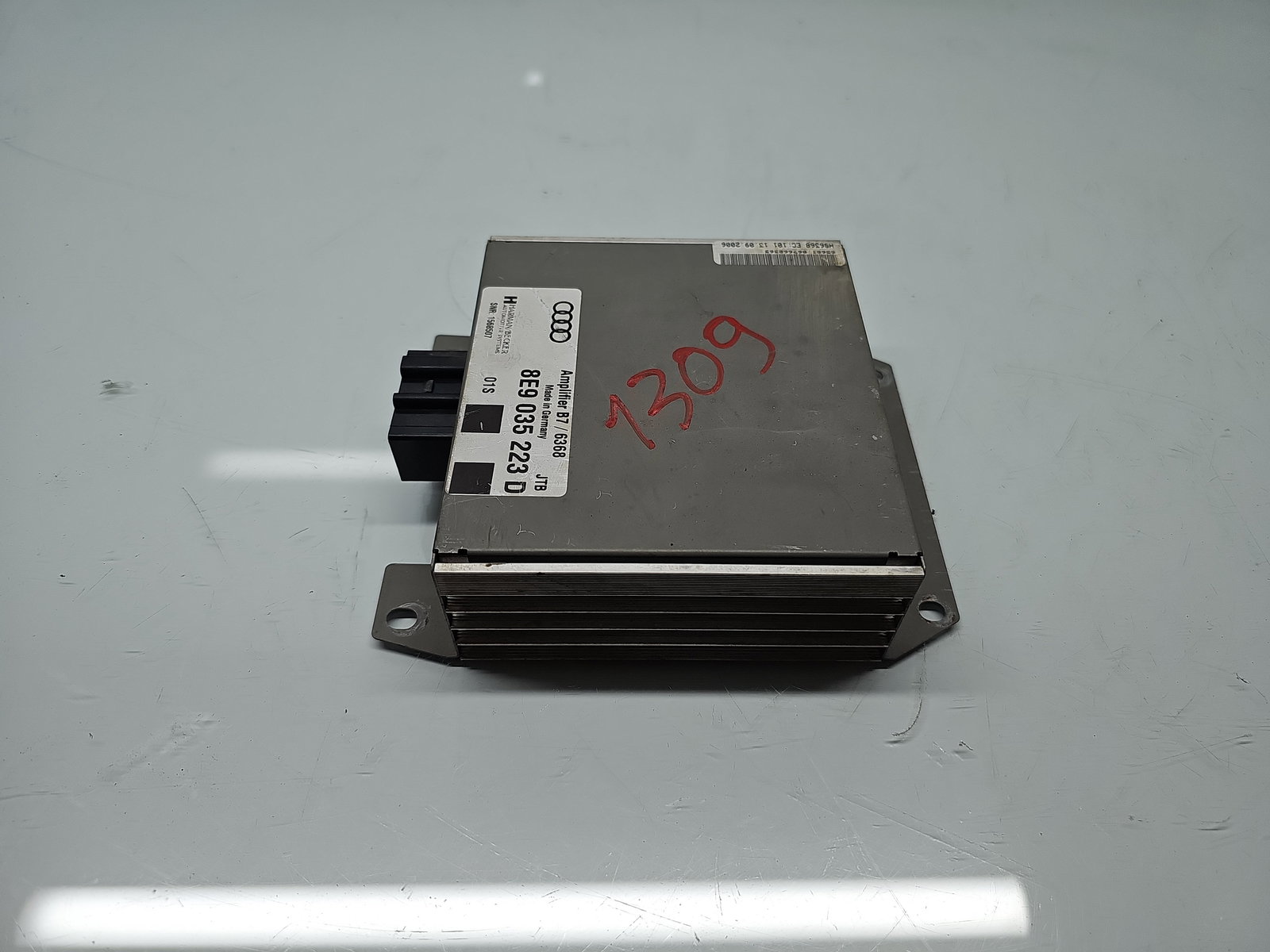 Amplificator antena AUDI A4 Avant (8ED, B7) [Fabr 2004-2008] 8E9035223D - imagine 2