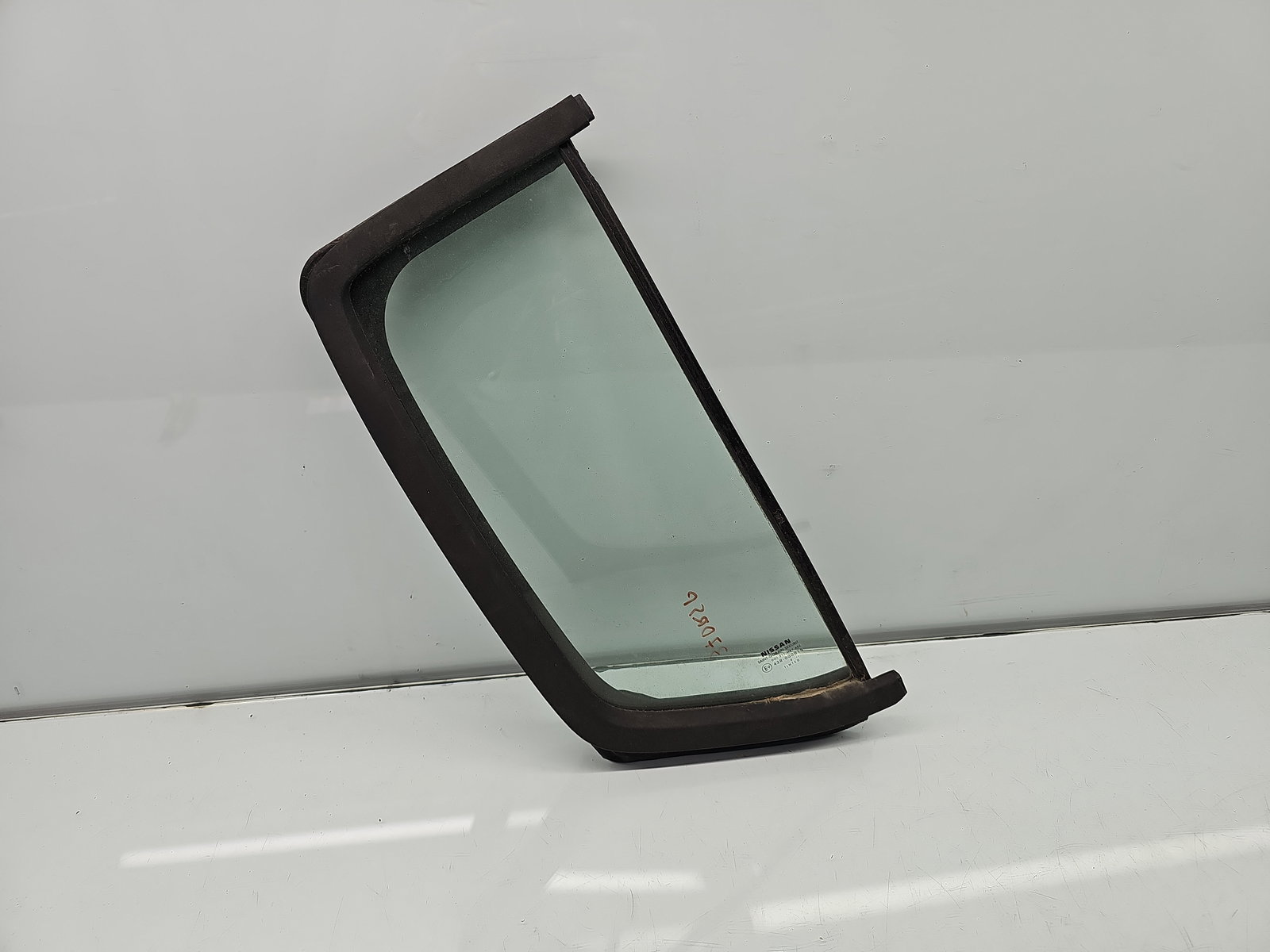 Geam fix usa dreapta spate Nissan Navara (D40) [Fabr 2005-2014] OEM - imagine 1