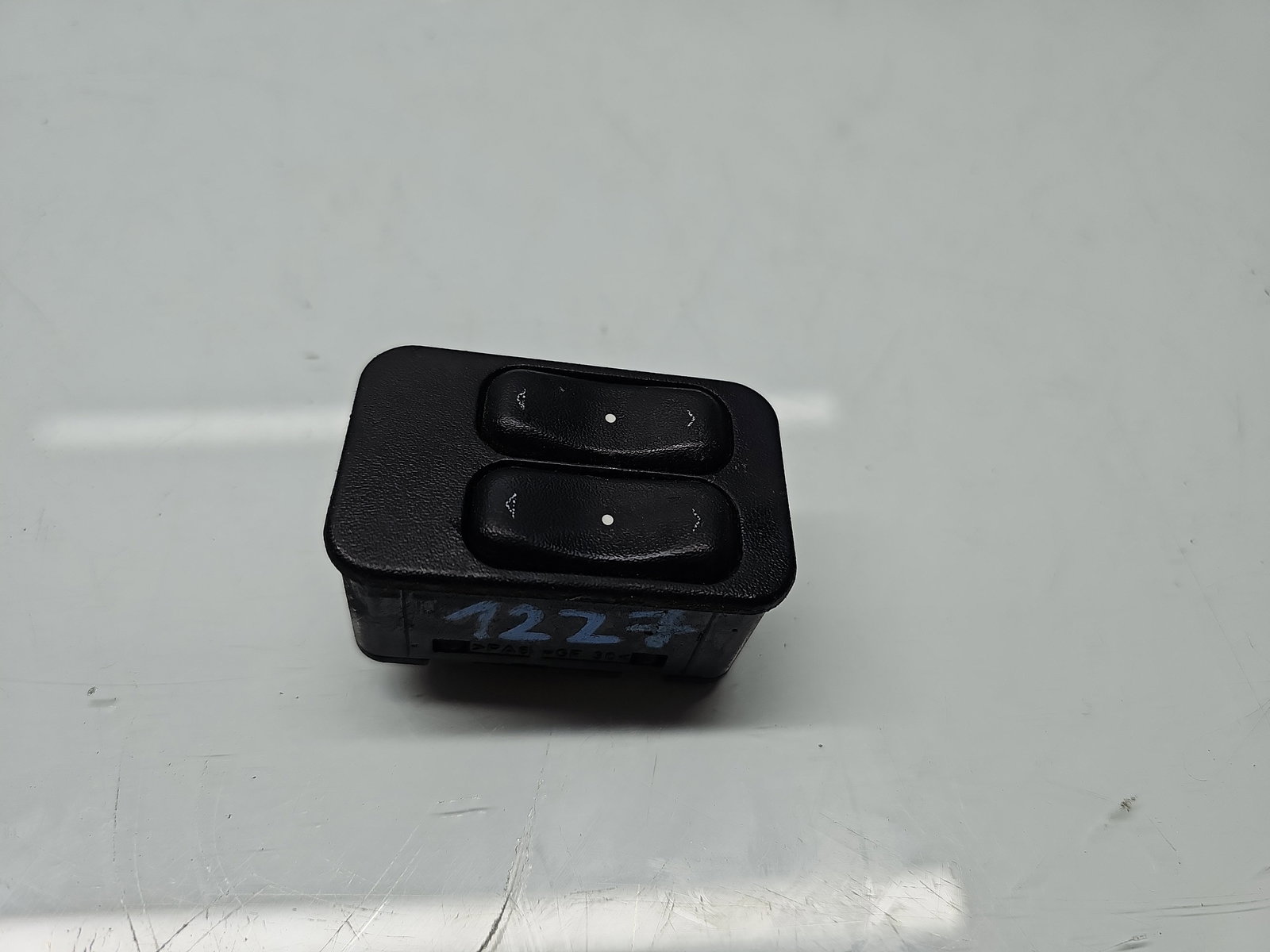 Butoane comanda geamuri sofer Opel Astra G Combi (F35) [Fabr 1998-2004] 13363201 - imagine 1