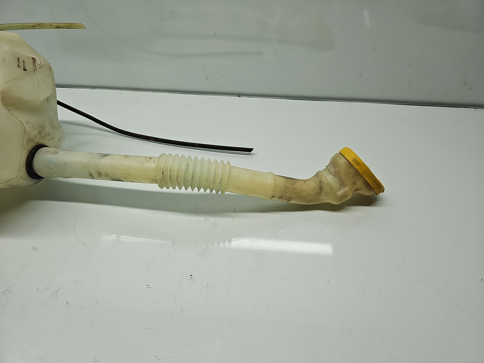 Vas lichid parbriz Renault Scenic 2 [Fabr 2003-2008] 8200104706F - imagine 3